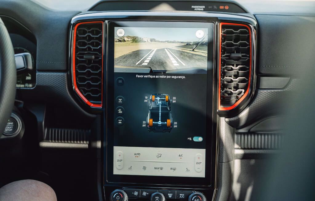 Interior de Ranger Raptor.