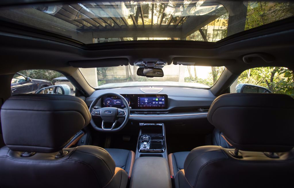 Interior de Territory Titanium.
